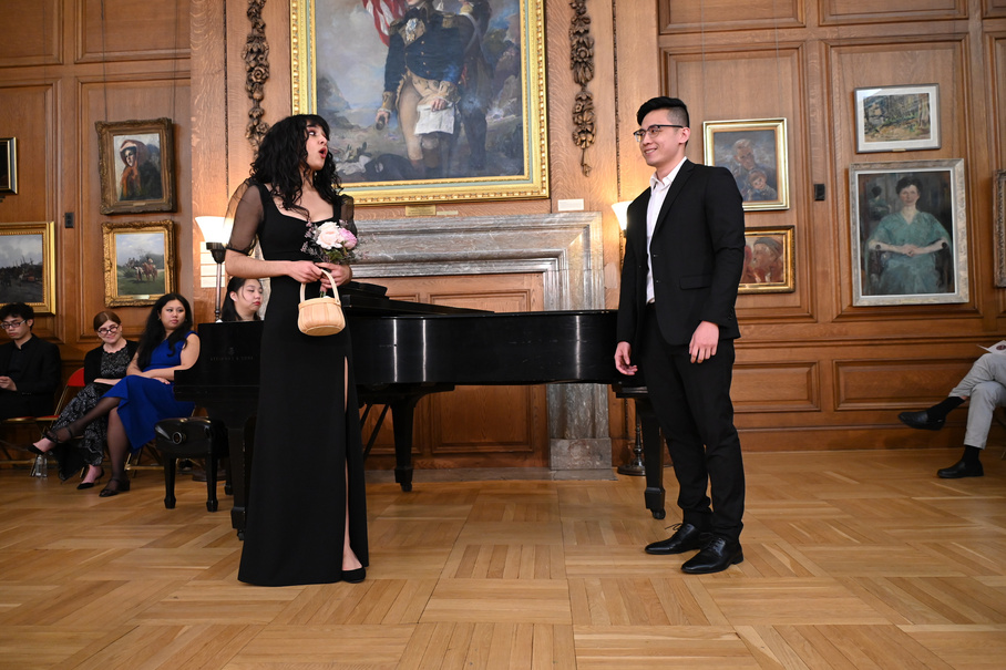Tenor Samuel Ng and Soprano Maia Sumanaweera performing at the 2022 Classic Lyric Arts Fall Gala.